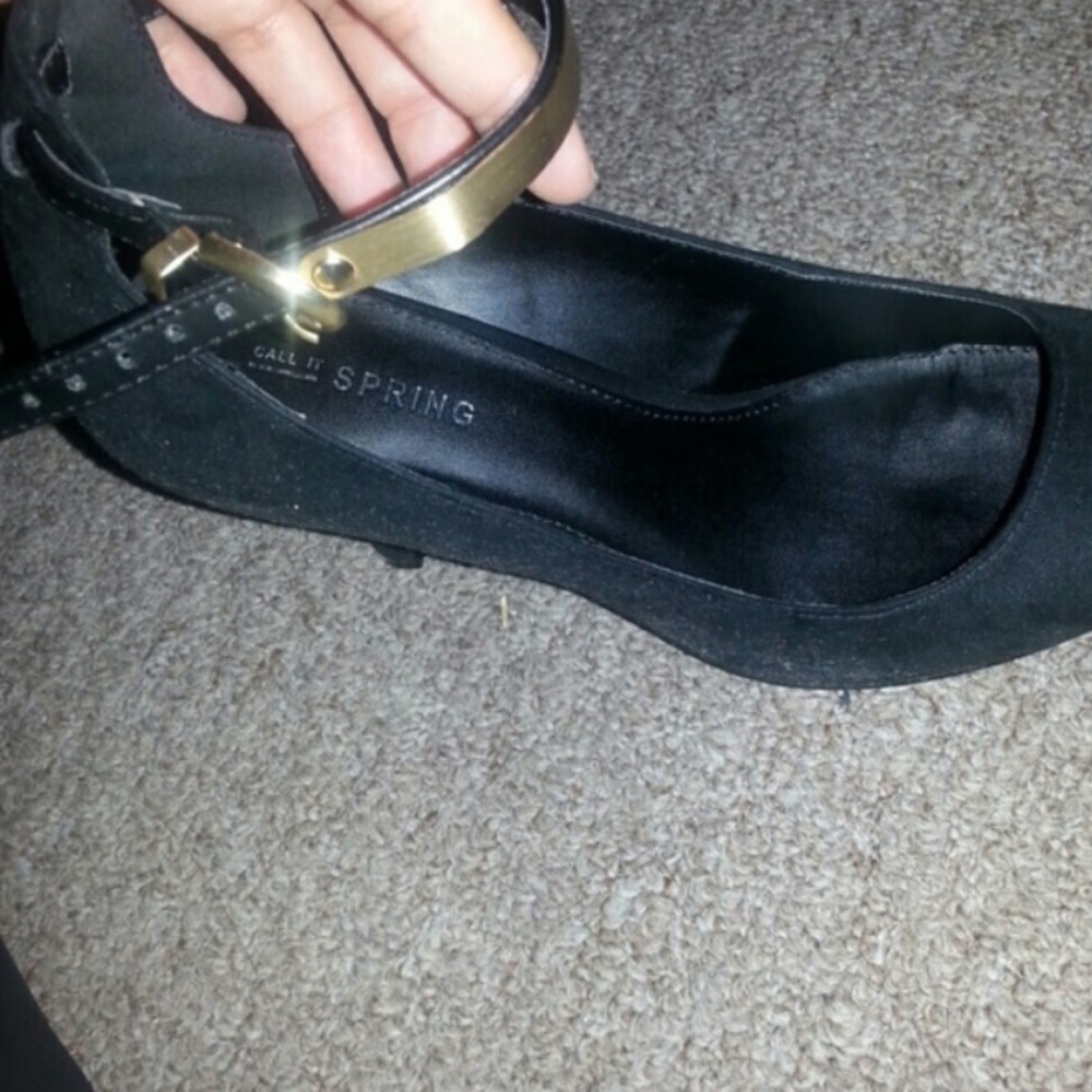 Call it Spring shoes! - Picture 2 of 3